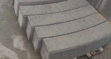 揭阳芝麻白弧形路牙石