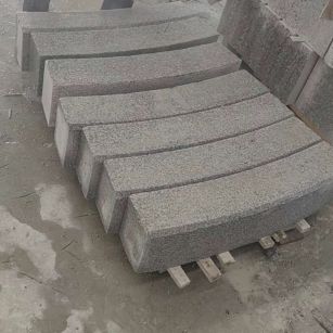 揭阳芝麻白弧形路牙石