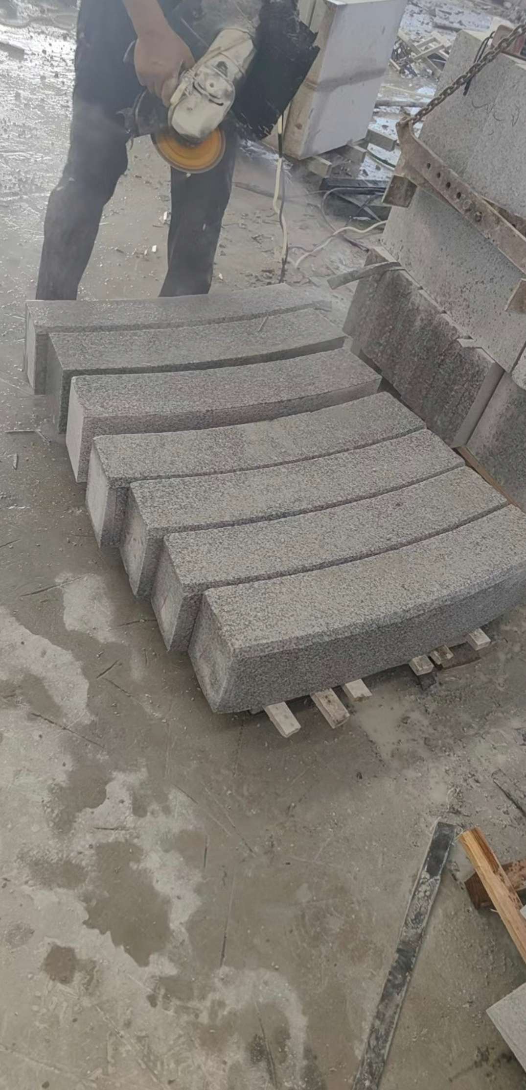 揭阳芝麻白弧形路牙石