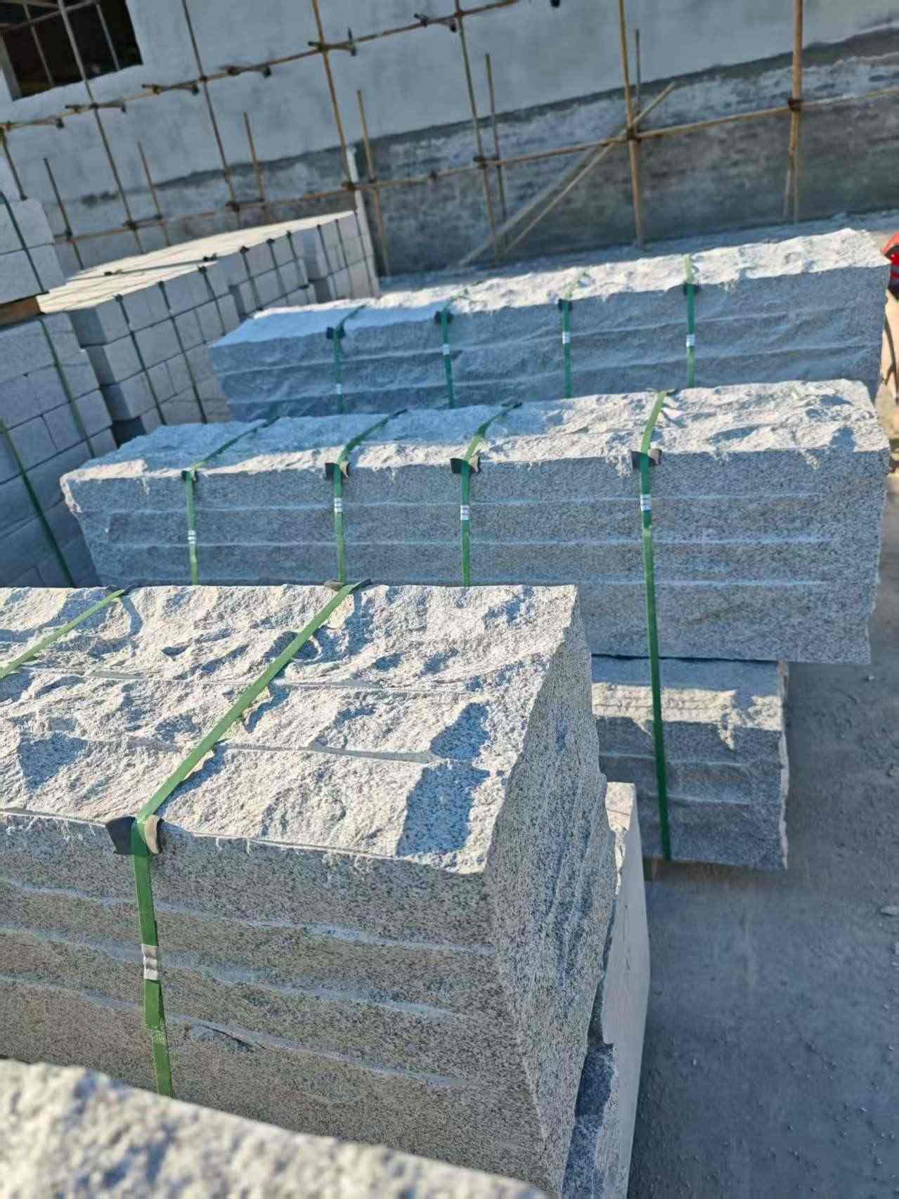 揭阳芝麻白自然面整石 坐凳