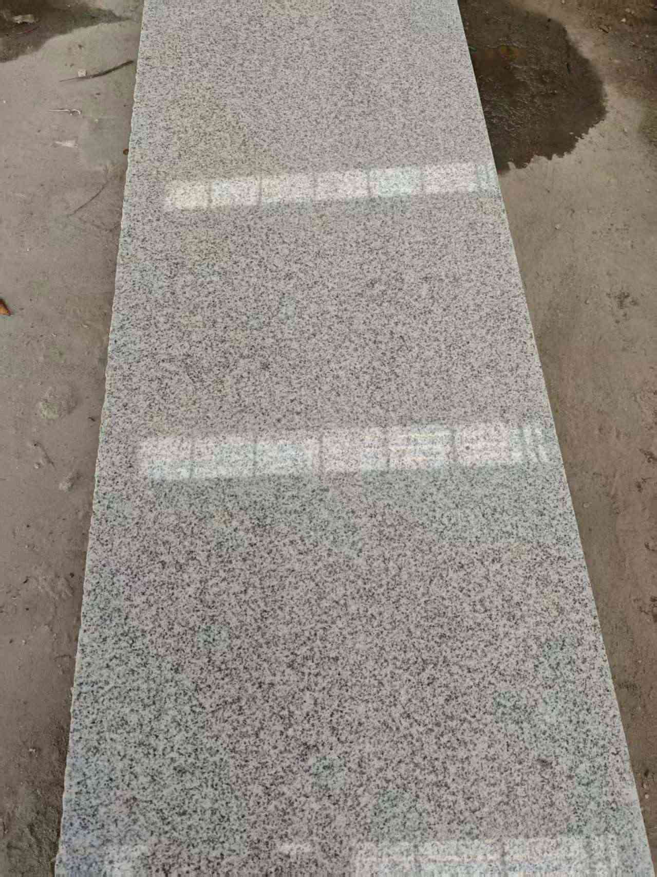 揭阳芝麻白光面毛板